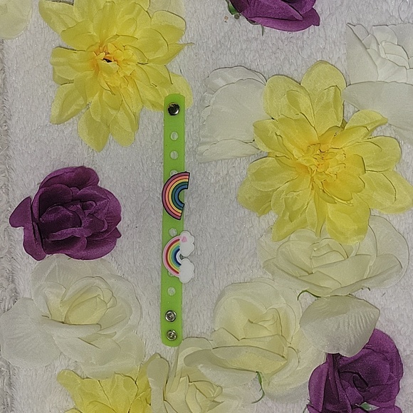 Custom kids' shoes size 13-1 with rainbow bracelet - Picture 7 of 7